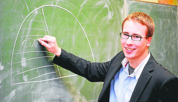 Wird möglicherweise in Zukunft Schülern alles über Parteien erklären: Ratsherr Alexander von Essen absolviert ein Lehramtsstudium mit den Fächern Wirtschaft und Politik. Wird möglicherweise in Zukunft Schülern alles über Parteien erklären: Ratsherr Alexander von Essen absolviert ein Lehramtsstudium mit den Fächern Wirtschaft und Politik.